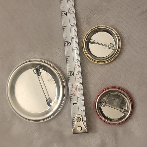 Yayoi Kusama pin set - Picture 6 of 6